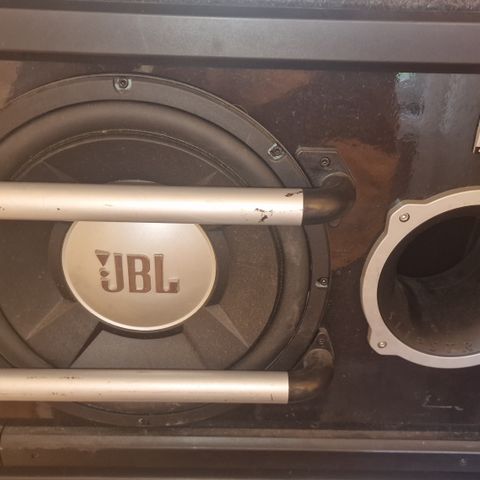 JBL 12" i kasse selges ( JBL GTO1214BR )