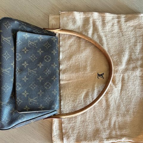 Louis Vuitton Mini Looping Monogram Canvas Veske