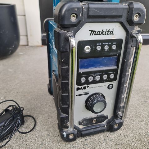 Makita dmr105 dab+