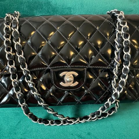 Chanel Classic double flap medium - svart patent med shw - topp stand!