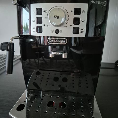 DeLonghi Magnifica kaffemaskin selges