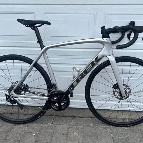 Trek Emonda SL 5 - Veilpris 34 990,- | Karbonramme - Skivebremser - Size 56 |