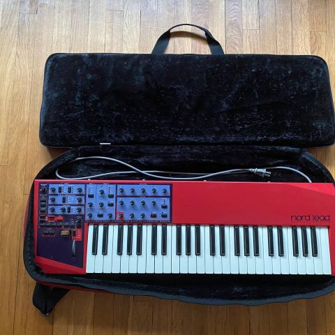 Nord Lead 1 (OG 1995) with 12 voice expansion