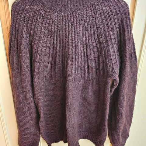 Genser (dark purple)