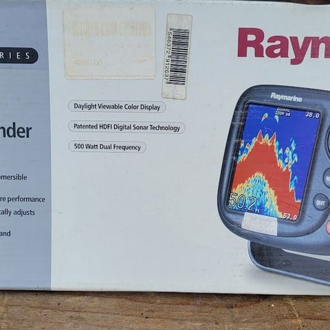 Ubrukt Raymarine ekkolodd.