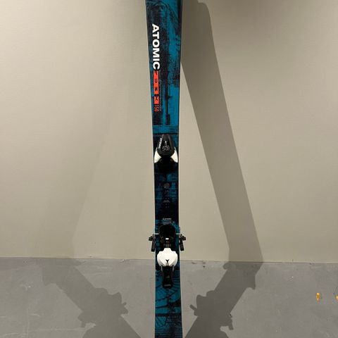 Atomic 160cm cm høyde modell: 122 - 85 - 112