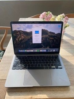 Macbook pro M2 13.2