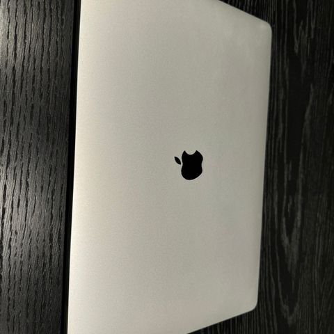 MacBook Pro 16