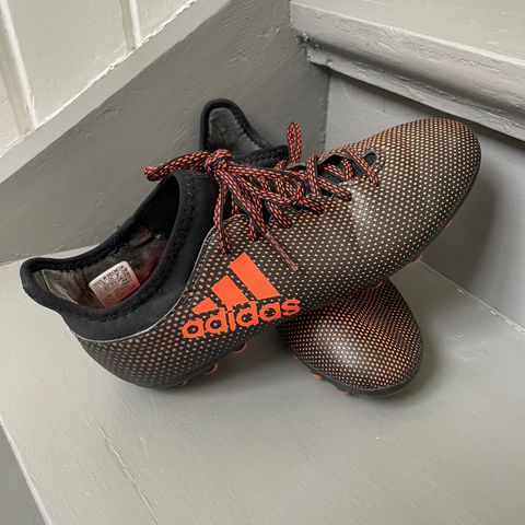 Adidas fotballsko str 37,5 Pent brukt.