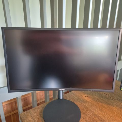 Samsung 27" curved gamingskjerm