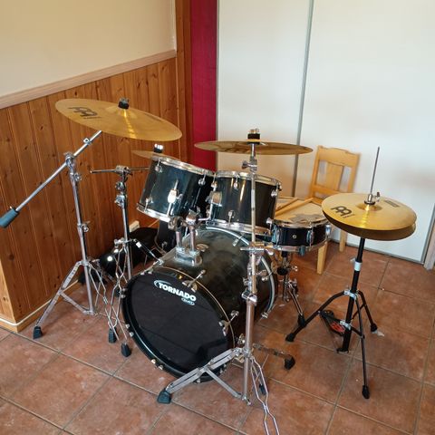 Tornado by mapex trommesett.meinl symbaler.