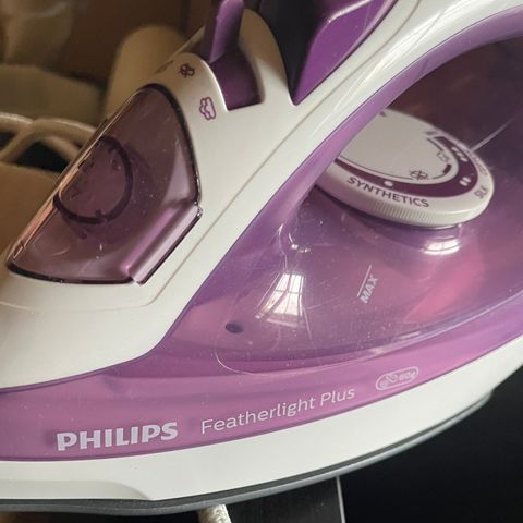 Philips strykejern med damp. Må hentes på Odderhei.