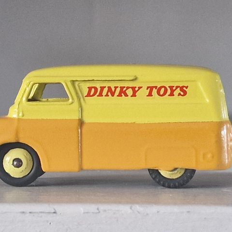 DinkyToys Bedford