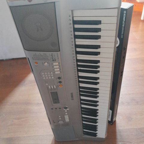 Yamaha / Komplete piano / synth