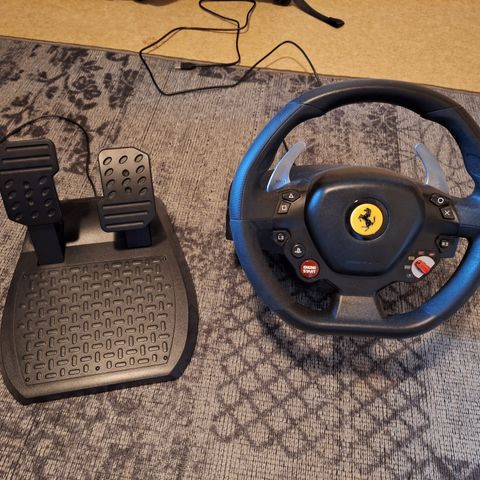 Ratt og pedal. Thrustmaster T80 ferrari