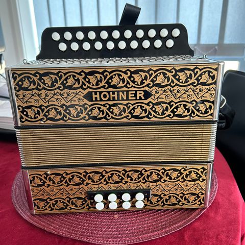 «Ny» Hohner torader trekkspill. GC.