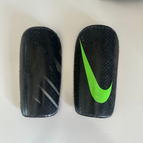 Leggskinn fra Nike