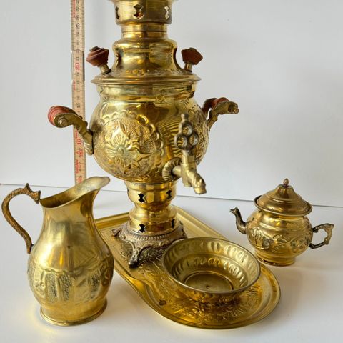 Liten dekorativ kull samovar,