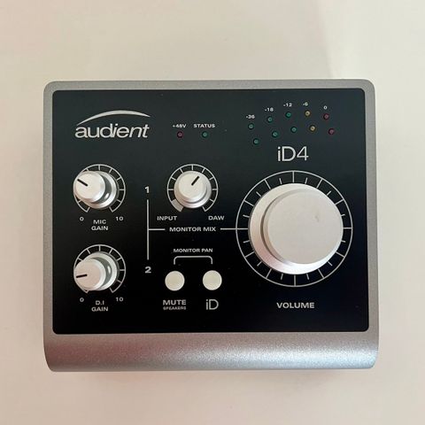 Audient iD4 high performance USB audio interface