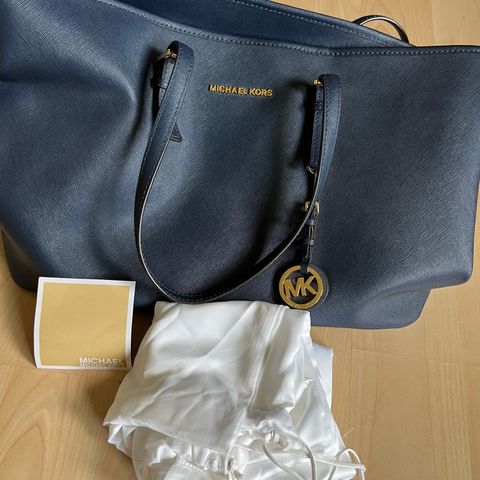 Michael kors jet set travel bag