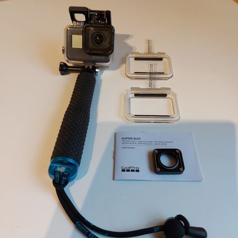 GoPro Hero 5 Black med super suit og selfiestang