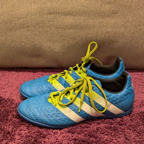 Football boots size 39