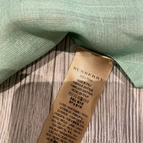 Burberry slik skjerf