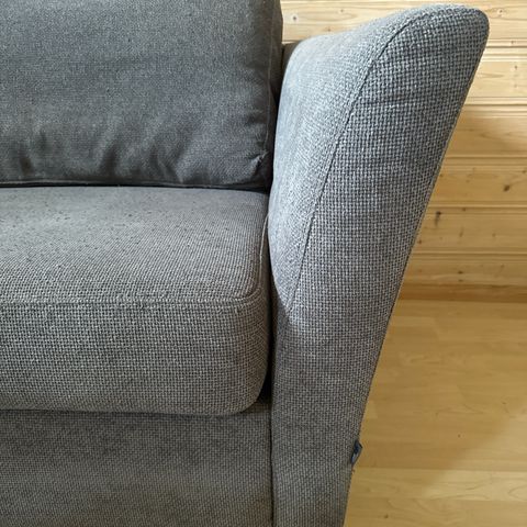 Sofa fra By Furninova. Pall/bord kan følge med. Skandinavisk design.