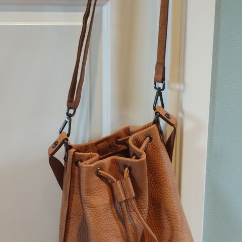 Yvonne Koné - Bucket bag