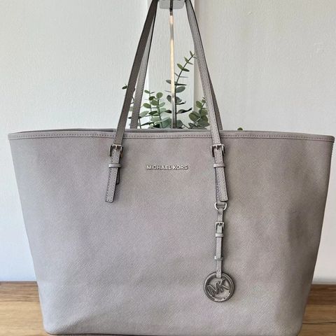 Michael Kors Pearl Grey Extra Large Saffiano Leather Jet Set Tote Shoulder Bag