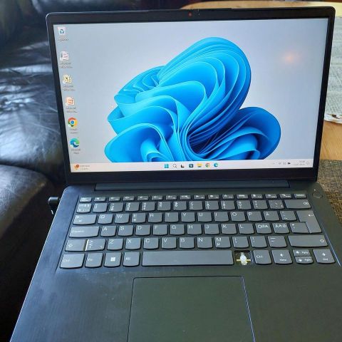 Lenovo Ideapad 3 14ITL6 8GB DDR4/128GB M.2 NVme SSD. Student-PC??