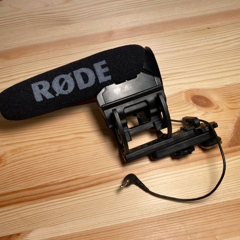 Røde VideoMic med Rycote InVision shock mount