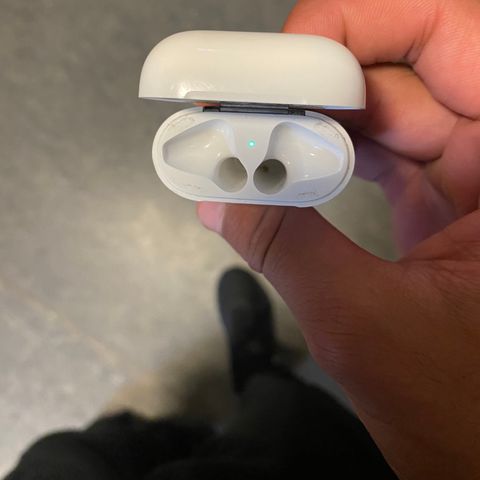 Airpod case billig pent brukt