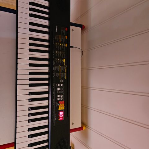 Keyboard Yamaha Psr -f52 .