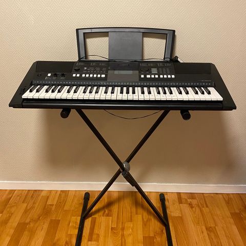 Yamaha Keyboard PSR e423