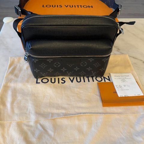 Louis vuitton outdoor messenger bag