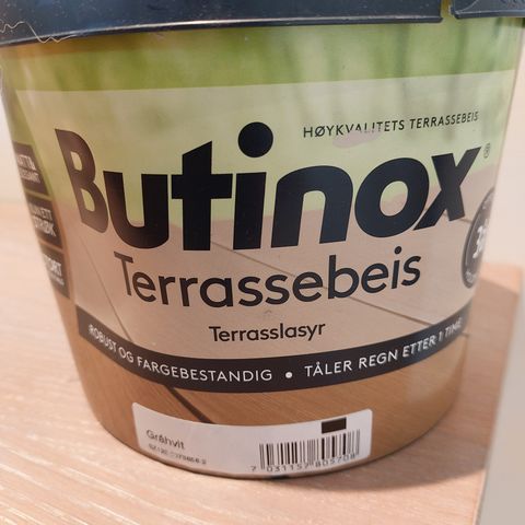 Butinox terrassebeis. Gråhvit