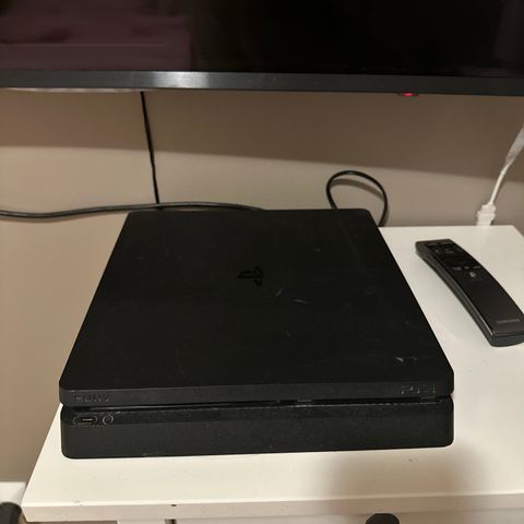 Playstation 4 (stativ og kontroll)