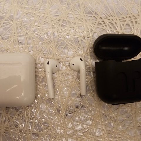 AirPods med ladeetui