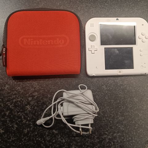 Nintendo 2ds hvit med original lader og penn