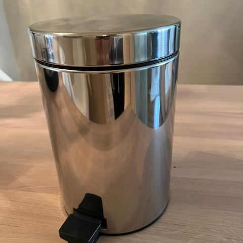 Brabantia avfallsbøtte i stål, 3 liter, med lokk og pedal