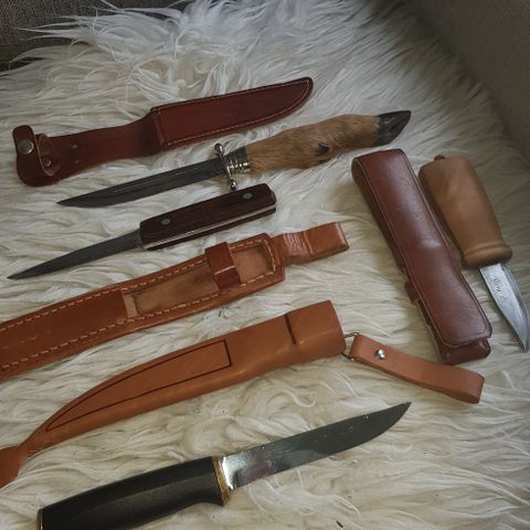 4 stk kniver selges! Se bilder for info.