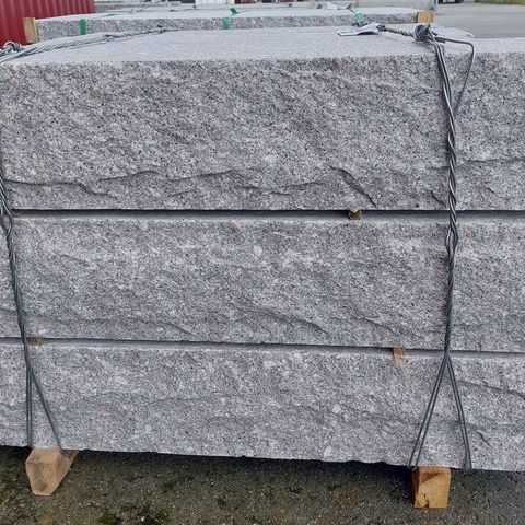 Granitt Mur 30x30 kun kr 995/lm