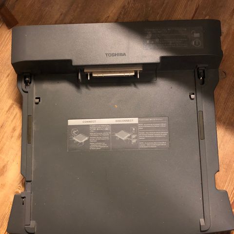 Toshiba dockingstasjon fra 90-tallet (?)