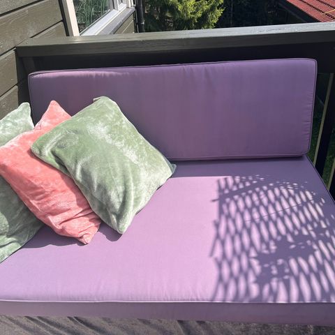 Pallesofa (2 malte paller inkl rygg-/seteputer)