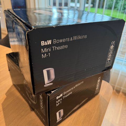 2 stk Bowers & Wilkins M-1 høyttalere