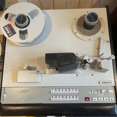 Ampex MM 1100 båndmaskin (16 spor)