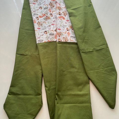 💚🐰Ny Sengeslange Organic cotton Dark Dusty Lime og Hvit Med SkogensDyr🐿️💚 3,65 M