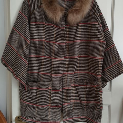 Coco-carmen jakke/poncho i viskose. One size