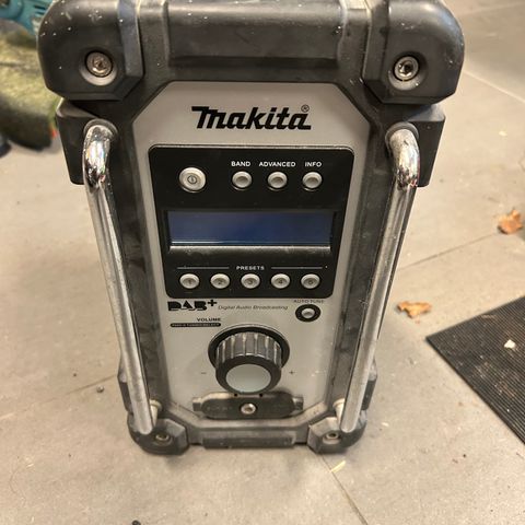 Makita DMR105 dab radio 18v/230v